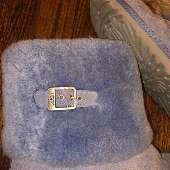 2 Ugg Boots - Picture 2 of 8